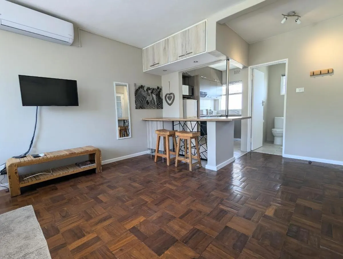 Modern Studio With Balcony & Parking In Gardens Cape Town